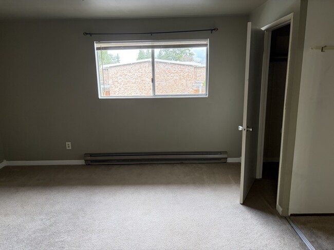 Bedroom - 12231 SE 59th St Unit #88