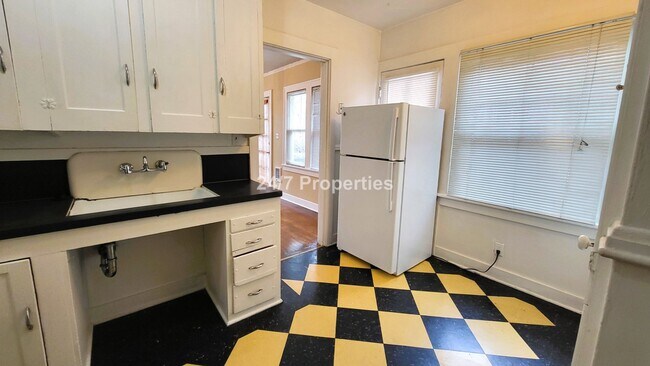 Photo - Vintage 1 BD | 1 BA Apartment in the Heart of Hawthorne/Belmont Unit 2918