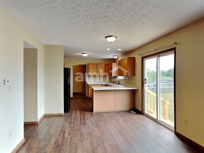 Photo - 160 Harvard Loop