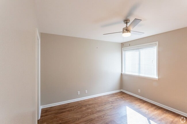 Newly Renovated Oak View Apartments