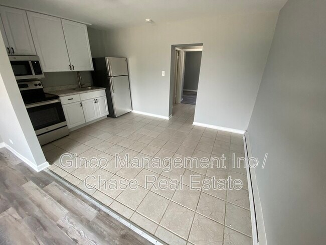 Photo - 29837 Illinois 50 - 8