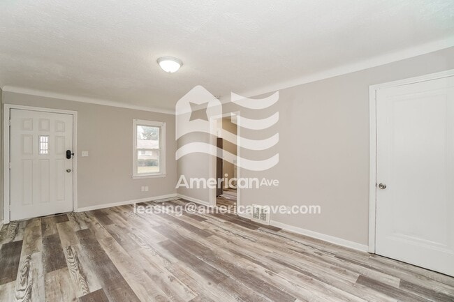 Photo - 810 Broer Ave