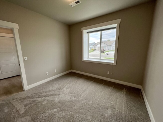 Photo - 3 Bed 2 Bath Beautiful Westend Home!