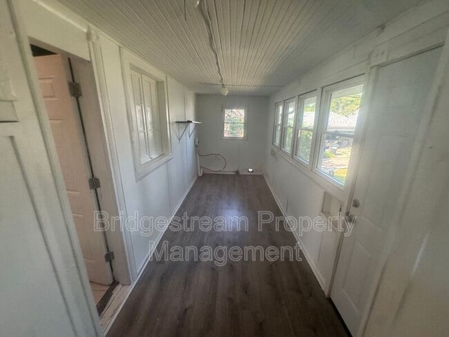 Photo - 823 Princeton Dr
