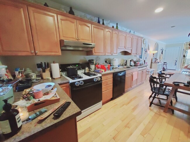 Building Photo - 211 Main St Unit 4