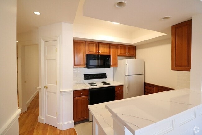 Building Photo - 30 Upland Rd Unit 9 Rental
