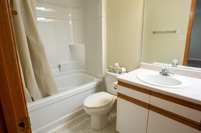 Photo - 868 Kernaghan Ave