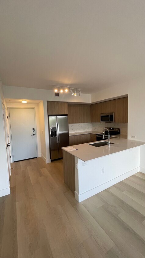 Photo - 2448 NE 184th St (North Miami Beach, FL)