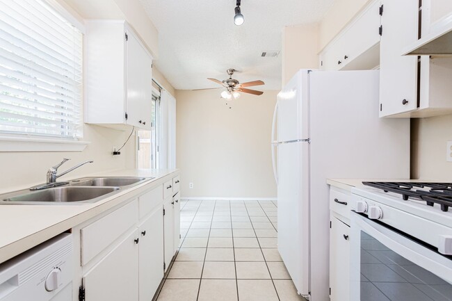 Photo - 3004 Pecan Springs Rd