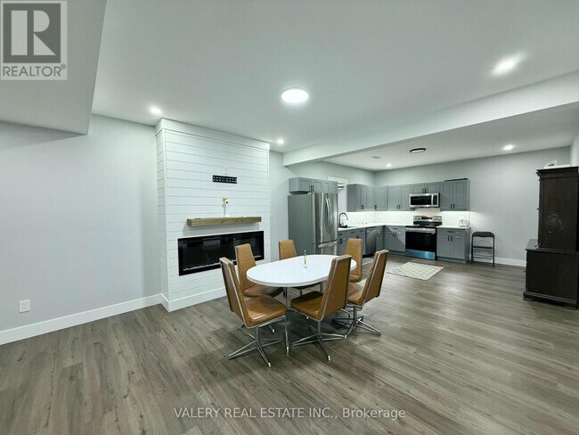 Photo - 1872 Longfellow Ave