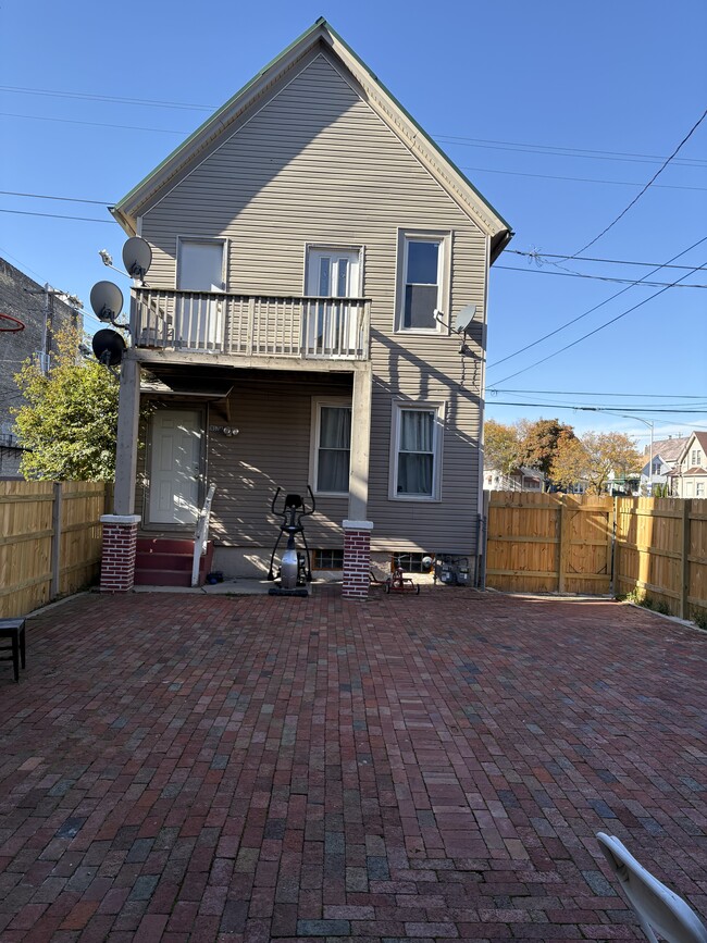 Building Photo - 1657 S 11th St Unit B