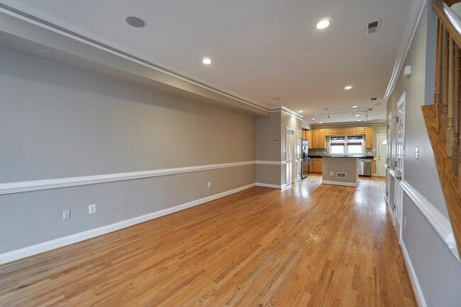 Photo - 1535 Gales St NE