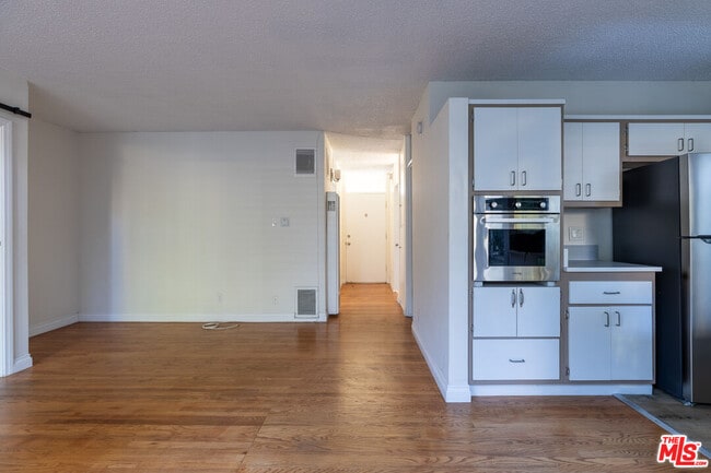 Photo - 11131 Rose Ave Unit 17