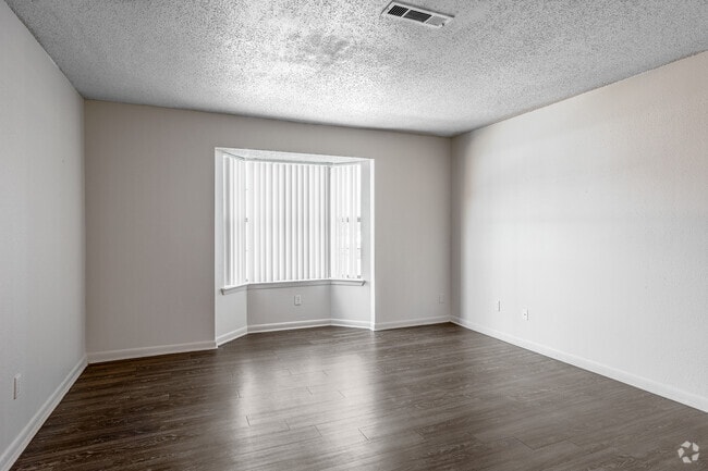 Oxford Oaks Apartments