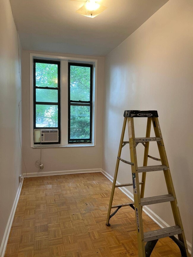 Building Photo - 85 Louisa St Rental