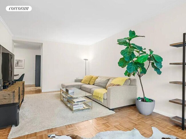 Photo - 150 E 57th St