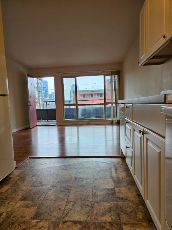 Photo - 224 Bellevue Ave E