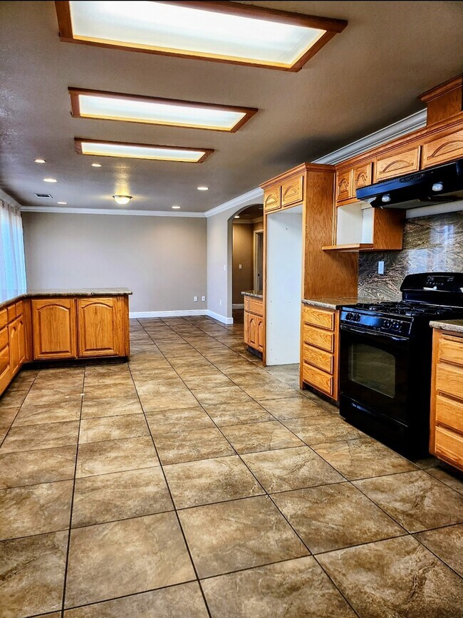 9257 Crawford Ave Rental House Rental in Reedley, CA