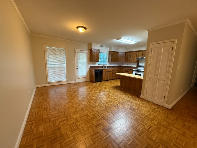 Photo - 108 Pillette Rd