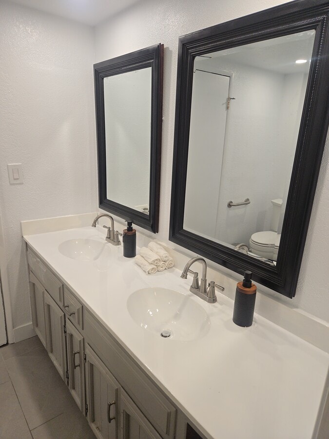 Photo - 1702 Brown St