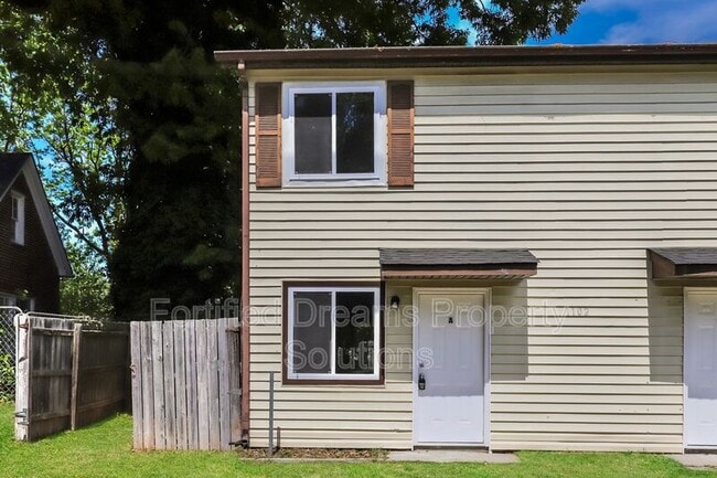 Photo - 1102 Campbell St