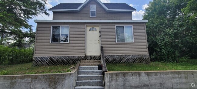 Building Photo - 3 Bedroom Property Rental