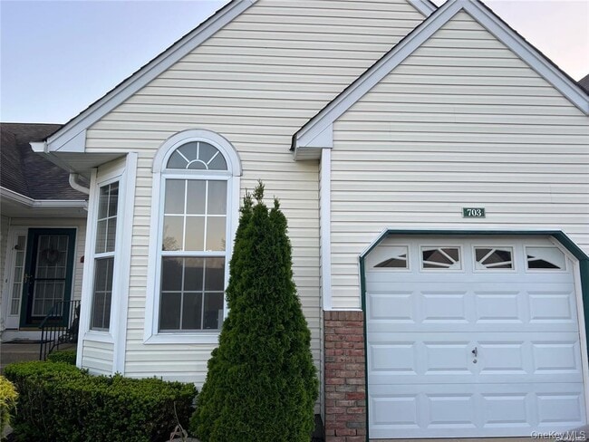 Building Photo - 703 Constance Ln