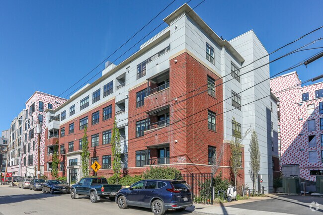 20 Penniman Rd - Penniman on the Park Apartments