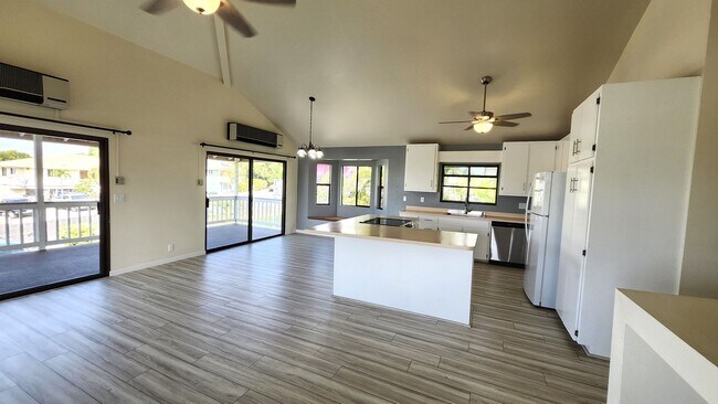 Photo - White, June K. (Waikoloa) Unidad 1