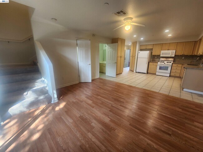 Photo - 252 Lansing Way