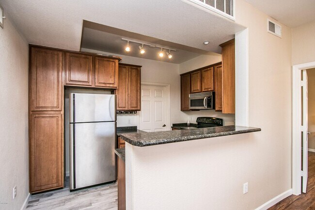 Kitchen - 5303 N 7th St Unit 214