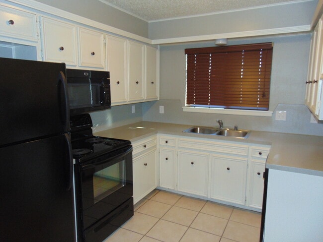 Photo - 6912-fre Unit A