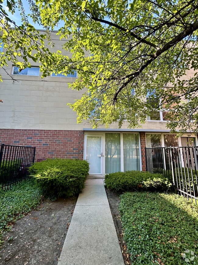 Building Photo - 120 E 32nd St Rental