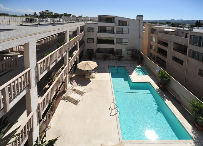 Pool & Spa - 4707 Willis Ave Unit 101