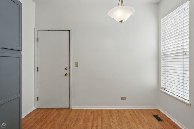 Photo - 2052 Waverly Ln