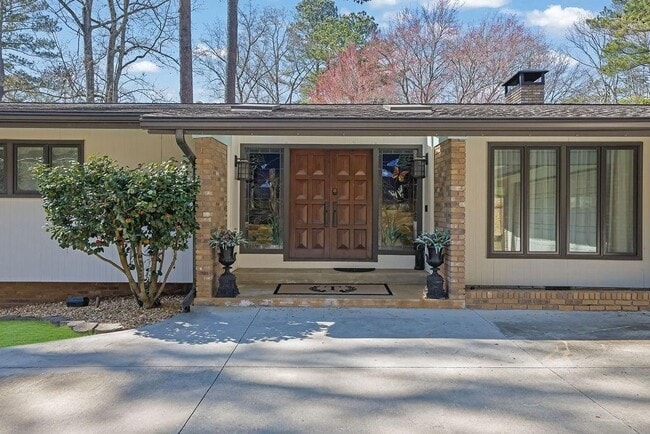 Photo - 505 River Valley Rd NW