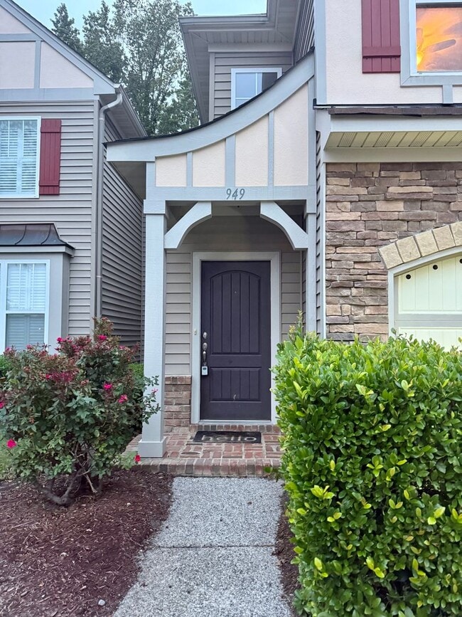 949 Turtle Pond Ln