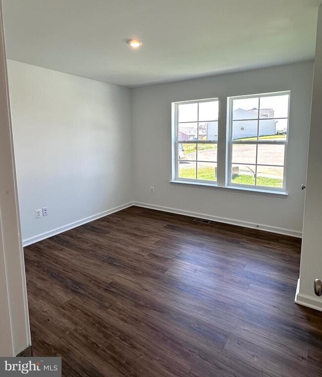 Photo - 151 Capulet Ct