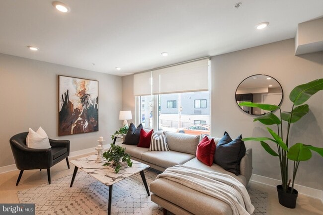 Building Photo - 6604 Ridge Ave Unit 503