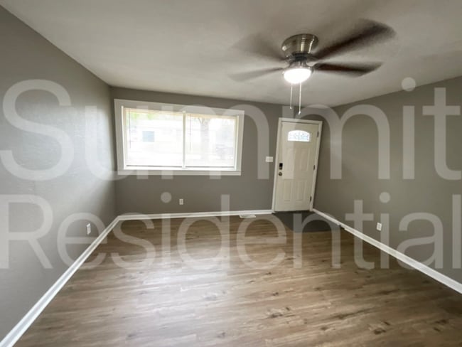 Photo - 8608 Crystal Ave