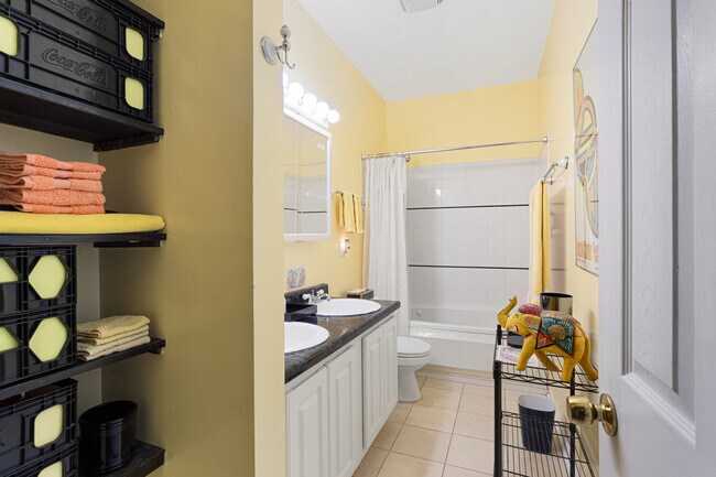 Photo - 3512 W Leland Ave Unidad Private Suite