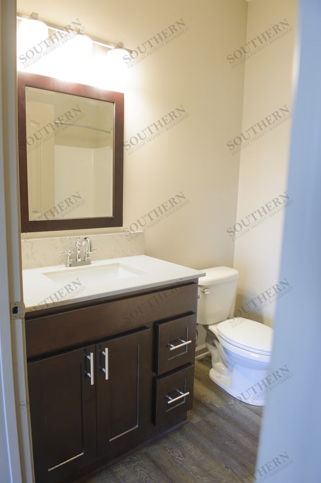 1607 & 1720 US 31W Bypass Apartments Bowling Green, KY