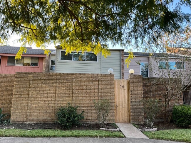 Building Photo - 70 Chervil Common