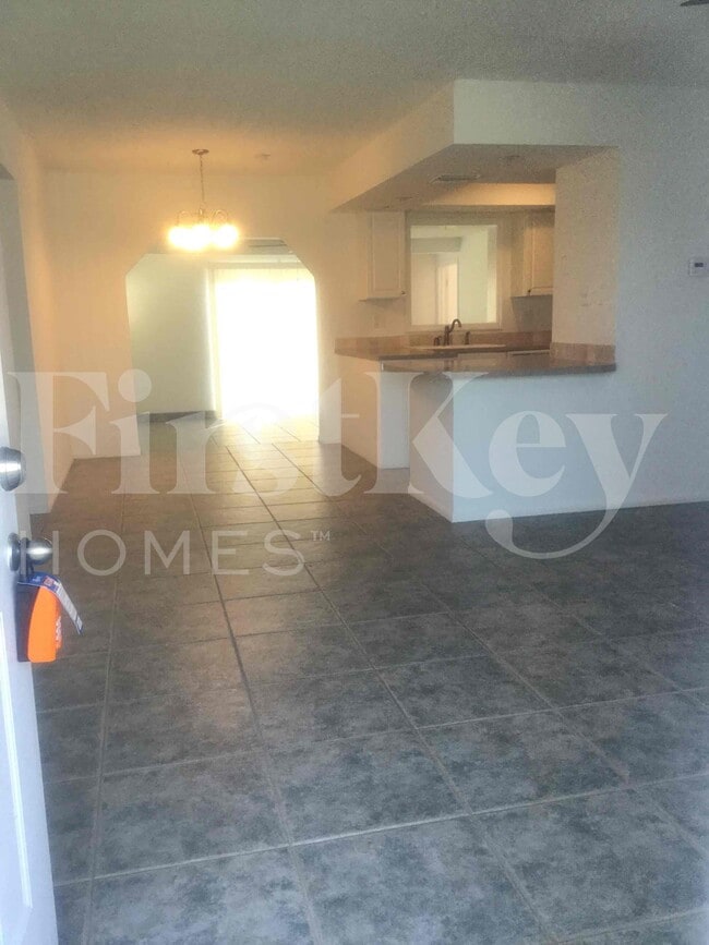 Photo - 305 NE Floresta Dr