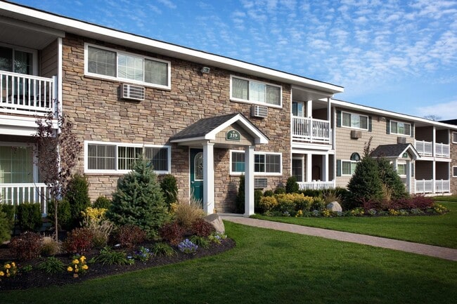 Building Photo - 231 Lakeland Ave Unit 2-3A Rental