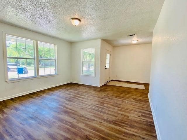 Photo - 704 Nash St