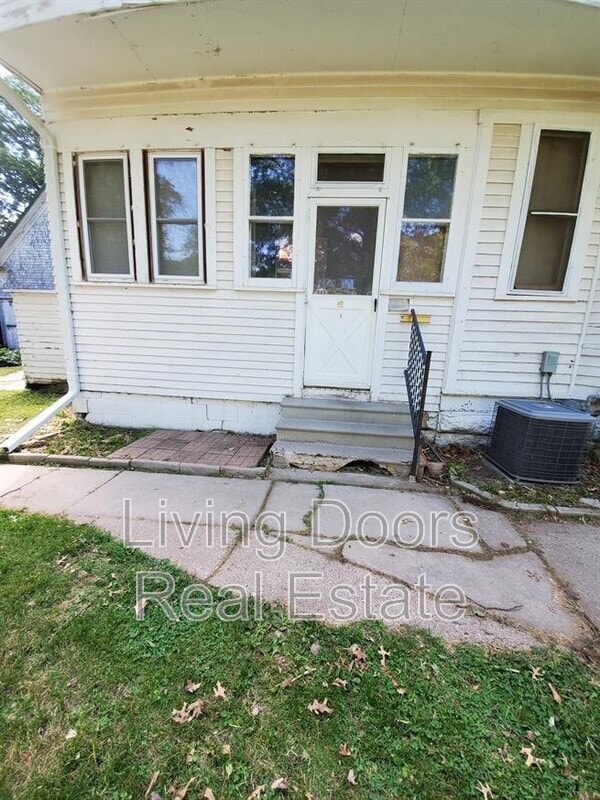 Photo - 15 Jackson Ave Unit Apt 3