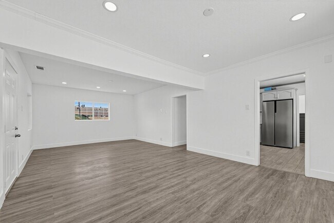2703 Alsace Ave