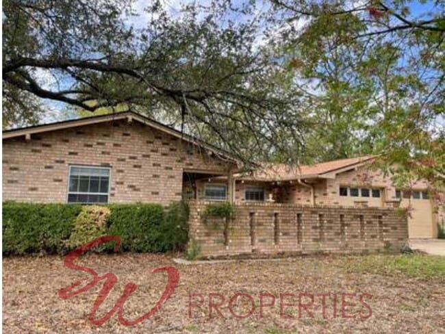 Building Photo - Spacious 3 Bedroom Brick Home in the Heart of Stephenville!