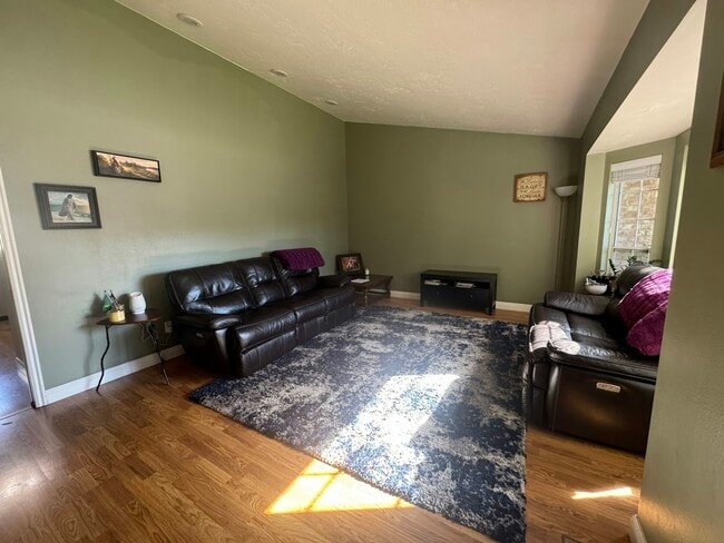 Photo - 1067 E 100 S St